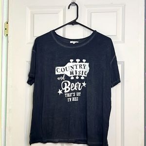 “Country Music and Beer” Gray Tshirt Women’s Size L